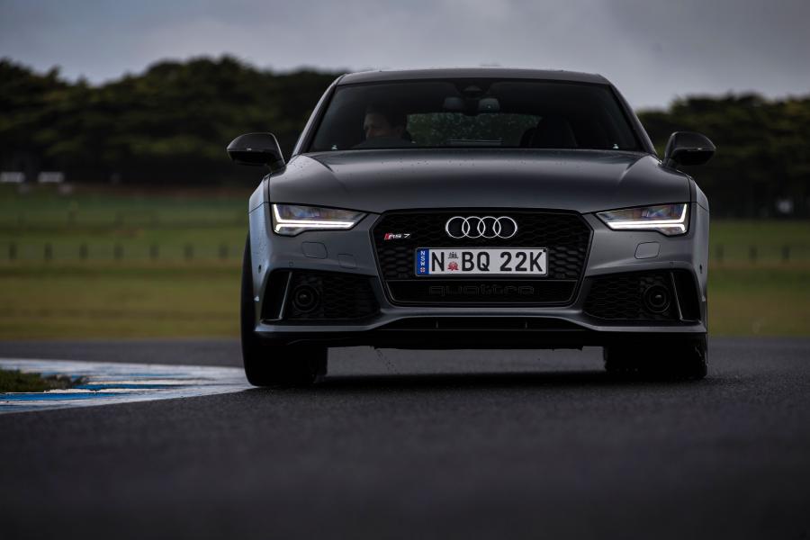  Audi RS7 Sportback 2015 года  (AU) (фото 13 из 18)